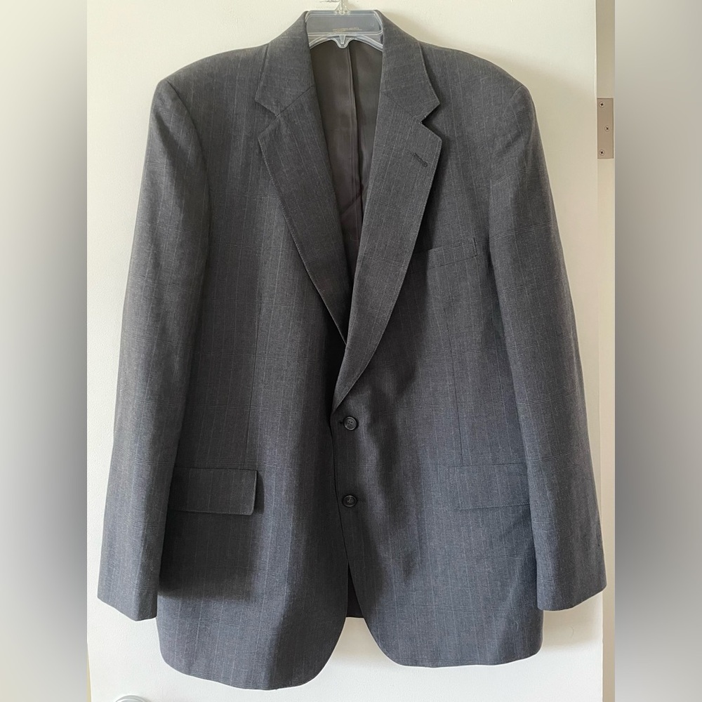 Strathmore by Richman 2 piece Gray Suit, see measurements for size